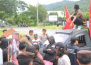 Polres Sumbawa Barat Beri Pelayanan Pengamanan Aksi Unjuk Rasa Front Pemuda Taliwang