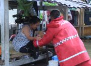 Sat Samapta Polres Sumbawa Barat Salurkan Bansos Sasar Warga Terdampak Banjir