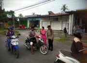 Ramadhan Berkah, Polsek Labuapi Bagikan Takjil Gratis