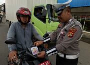 Satlantas Polres Bima Kota Sosialisasikan “Mudik Aman Keluarga Nyaman” dan Imbau Pengendara Gunakan Helm SNI