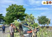 Respon Cepat, Personel Pospam Amahami Tangani Kecelakaan Tunggal di Pantai Lawata