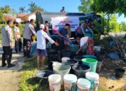 Dampak Kemarau, Polres Lombok Barat Bantu Warga Kesambik Rempek dengan Air Bersih