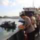 Semangat Bhayangkara Hidup di Laut Lembar: Upacara Tabur Bunga