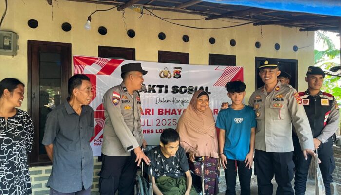 Jelang Hari Bhayangkara, Polsek Sekotong Salurkan Bantuan di Cendimanik