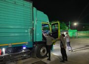 KMP Surya 777 Tiba di Lembar, Polisi Pastikan Proses Bongkaran Aman