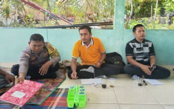 Bhabinkamtibmas Kedaro Kawal Penyaluran Bibit untuk Kemandirian Pangan Sekotong