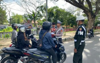Edukasi dan Teguran Persuasif Warnai Operasi Patuh di Timur Bundaran GMS, Lombok Barat