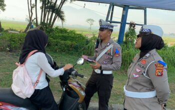 Operasi Patuh Rinjani 2025, Polres Lombok Barat Tindak Pelanggar Lalu Lintas di Bundaran Penas