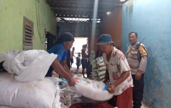 Jaga Ketahanan Pangan, Polisi Pantau Pupuk di Merembu Barat