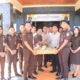 Sinergitas Apik, Kapolres Sumbawa Barat Terima Tumpeng Istimewa dari Kepala Kejaksaan Negeri di Hari Bhayangkara ke-79