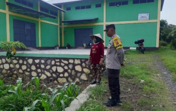 Bhabinkamtibmas Montong Are Dukung Ketahanan Pangan Lewat Pendampingan Petani