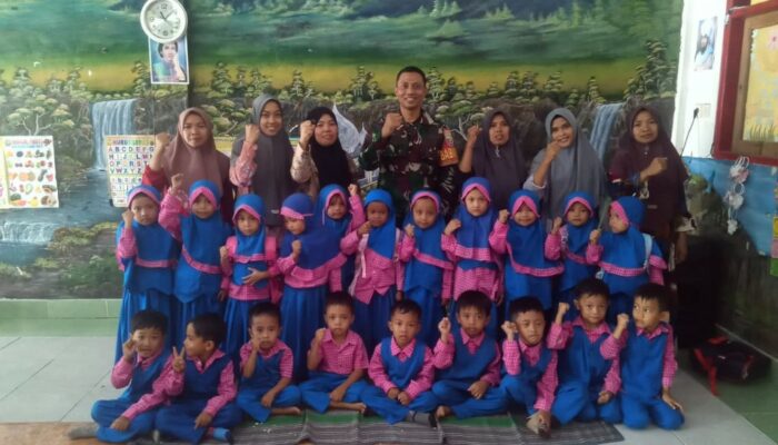 Babinsa dan Guru PAUD Nurul Hikmah Bersinergi Wujudkan Sekolah Aman dan Berwawasan Kebangsaan