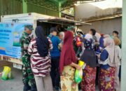 Warga Serbu Pasar Murah Kodim 1606/Mataram di Desa Langko