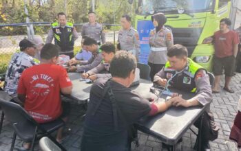 Polres Lombok Barat Gelar Bakti Kesehatan Gratis di Pelabuhan Gilimas Lembar