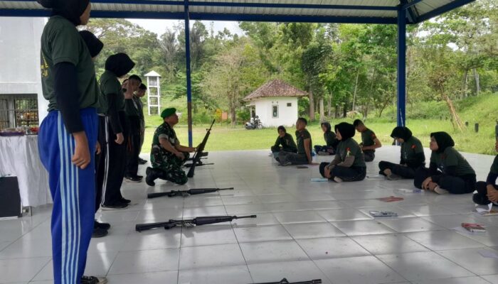 Pembekalan MENWA UIN Mataram: Navigasi, Survival, dan Senjata