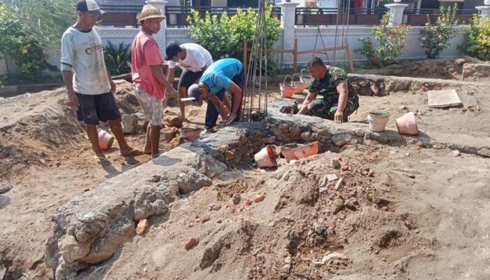Semangat Gotong Royong di Tanjung, Babinsa Dampingi Warga Bangun Masjid