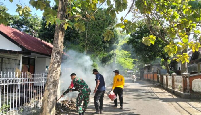 Kolaborasi Babinsa, Lurah, dan Warga Jaga Kebersihan Lingkungan