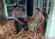Polres Lombok Barat Salurkan Bantuan Tongkat untuk Lansia di Dusun Gubuk Genteng
