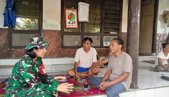 Sentuhan Humanis Babinsa Wanita Pertama NTB di Desa Karang Bayan