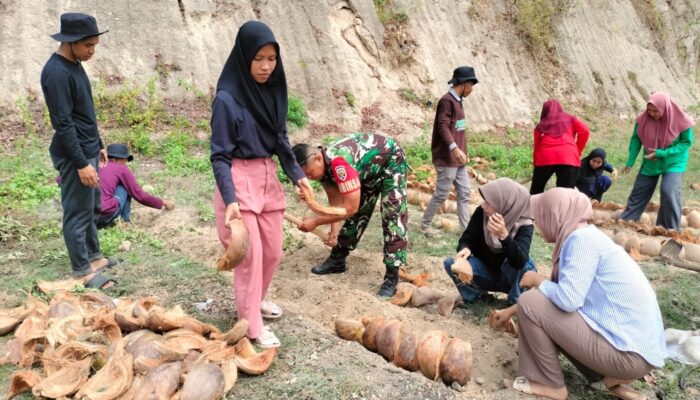 Sinergi TNI dan Mahasiswa Hijaukan Desa Andalan dengan Cinta Alam