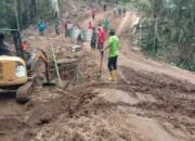 Satgas TMMD ke-126 Kodim 1606 Mataram Pasang Armco Perlebar Akses Jembatan Giri Madia