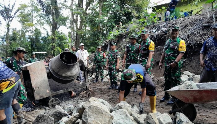 TMMD ke-126 Kodim 1606 Mataram Giat Bangun Desa, Tim Wasev Apresiasi Semangat Warga