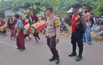 Demi Kelancaran Adat, Personel Polsek Sekotong Atur Arus Nyongkolan